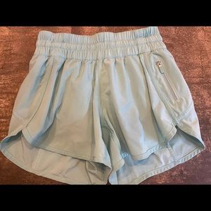 Lululemon Tracker IV - Size 6